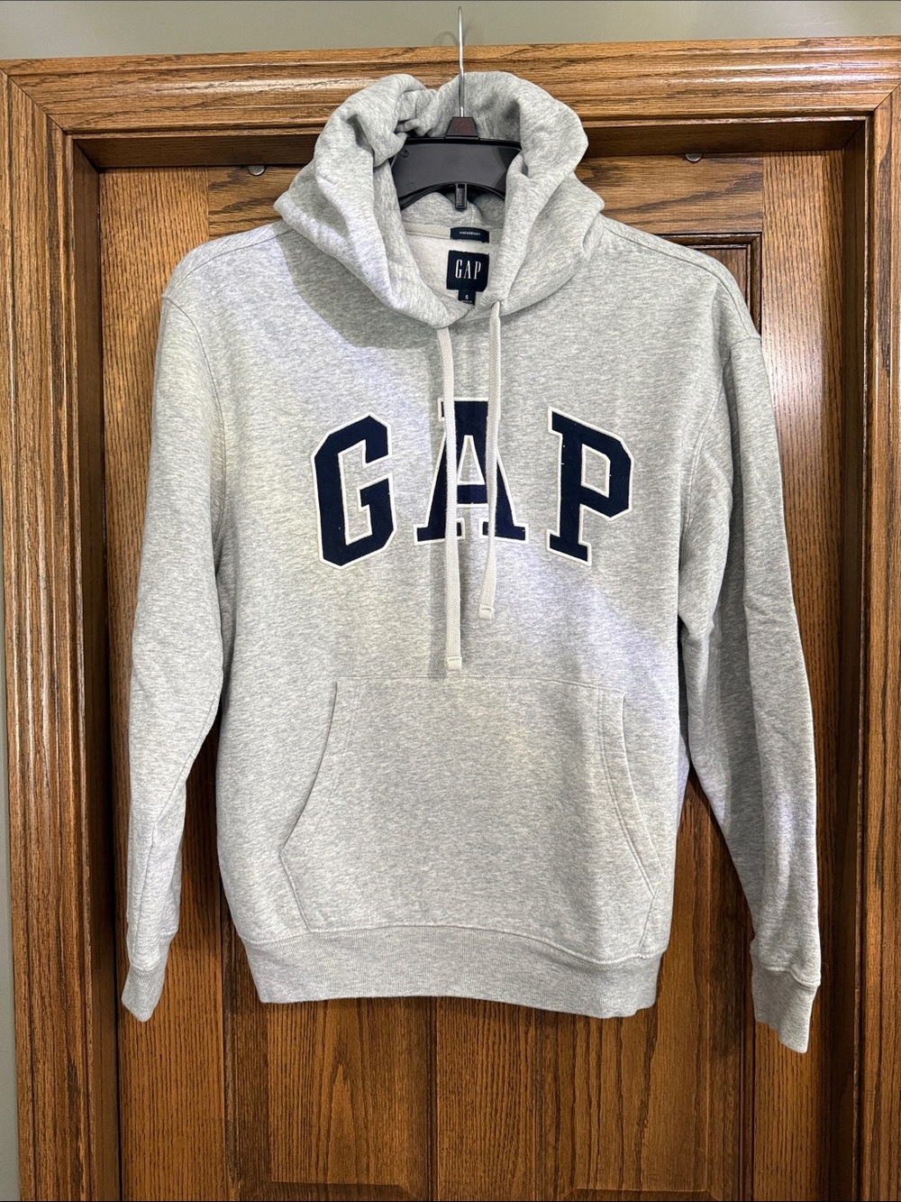 GAP Men's Gray Hoodie Sweatshirt - Small